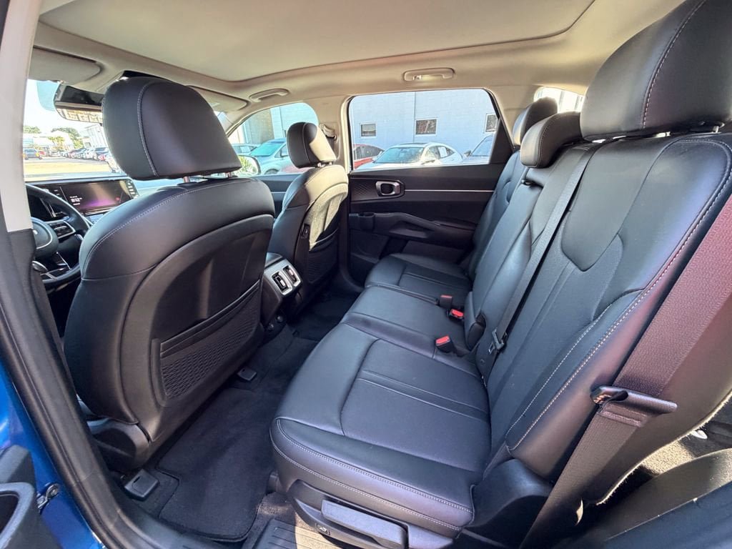 Certified 2023 Kia Sorento S w/ Panoramic Sunroof Package FWD image 15