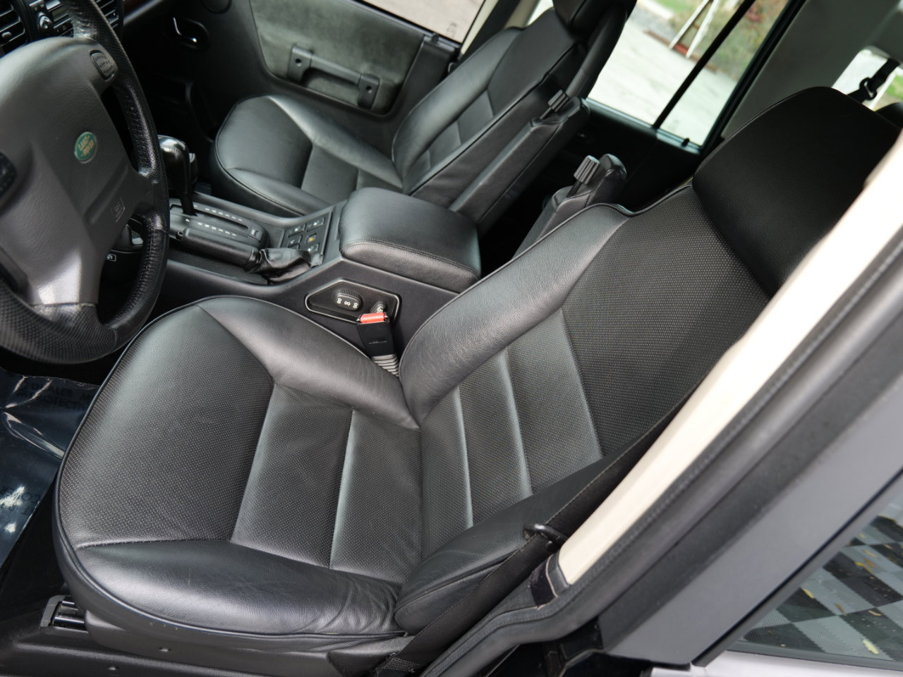 Used 2004 Land Rover Discovery SE image 16