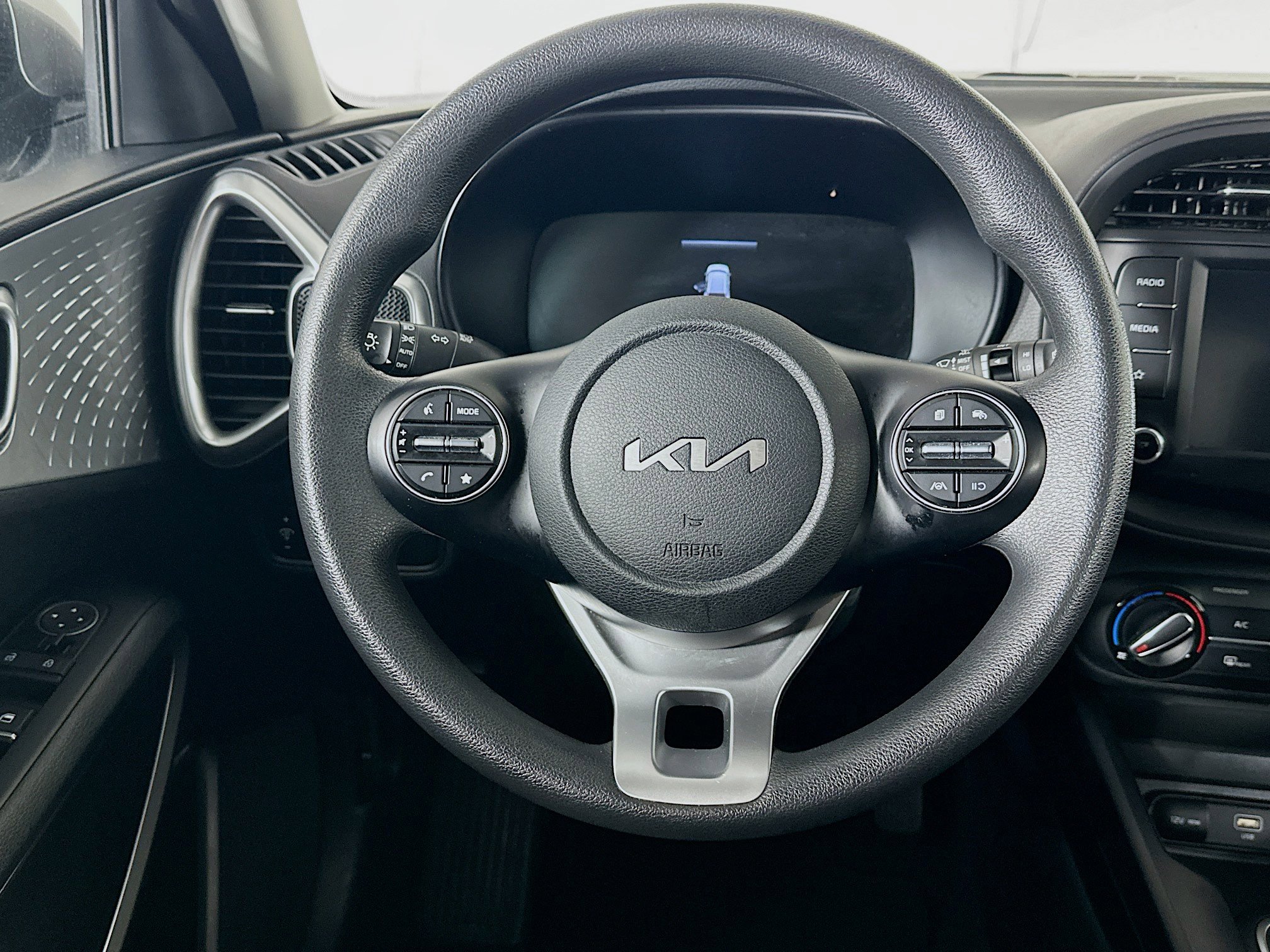 Used 2024 Kia Soul LX w/ Option Group 015 image 18