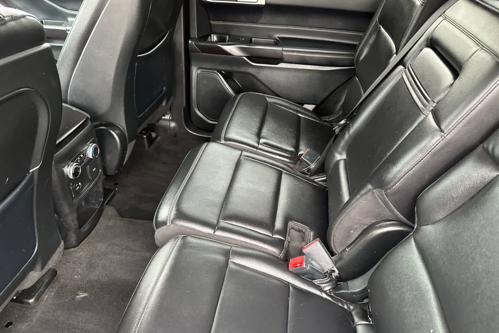 Used 2020 Ford Explorer XLT w/ Equipment Group 202A AWD/4WD image 5