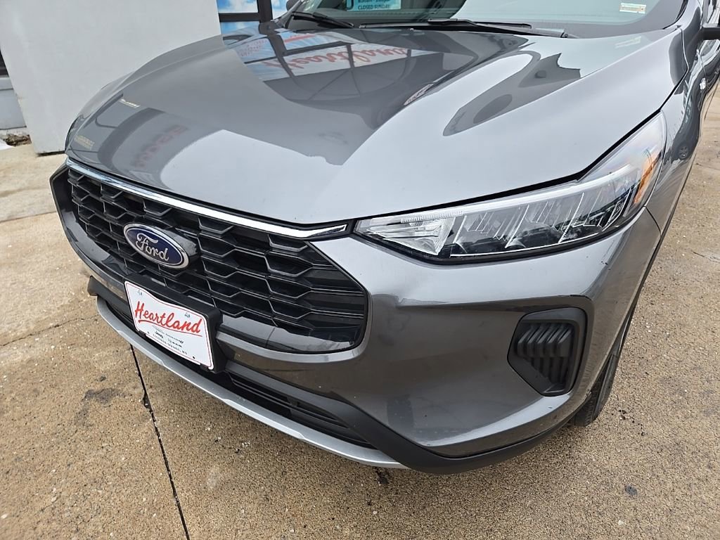 Used 2025 Ford Escape ST-Line image 16