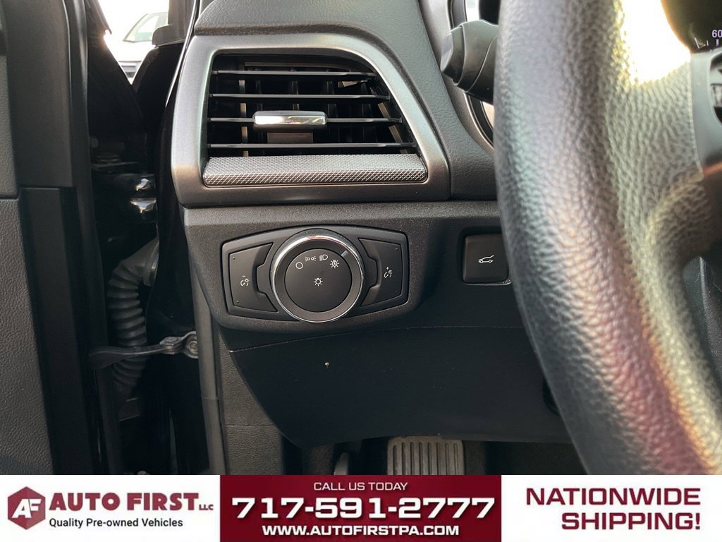 Used 2020 Ford Fusion SE FWD image 23