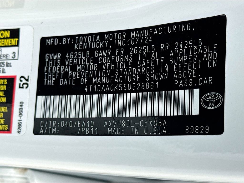 Used 2025 Toyota Camry SE image 40