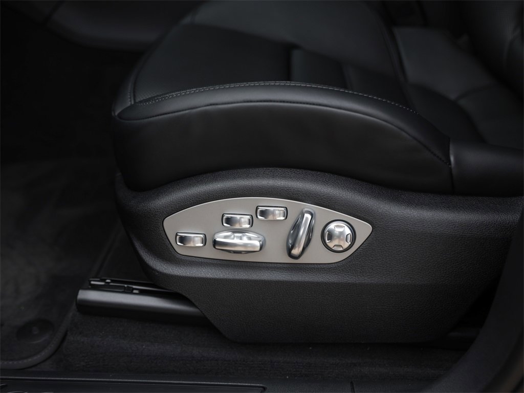 Used 2025 Porsche Macan image 14