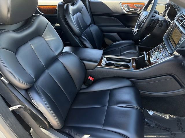 Used 2019 Lincoln Continental Premiere image 12