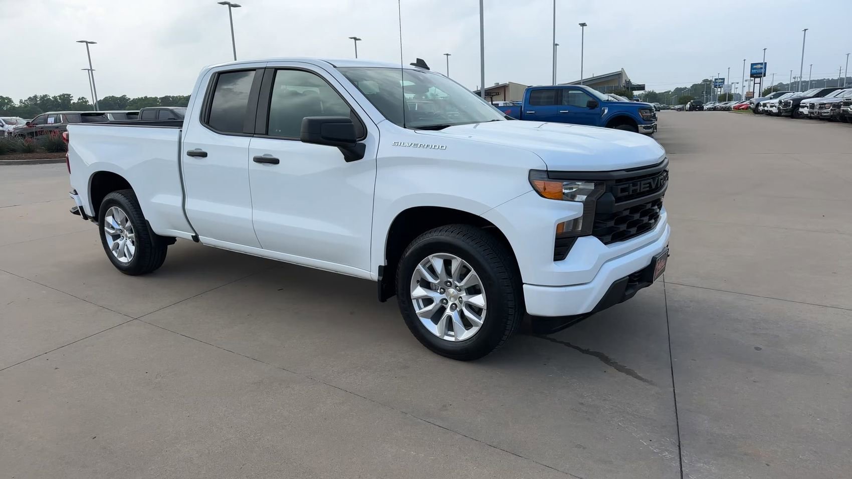 Used 2024 Chevrolet Silverado 1500 Custom RWD image 3