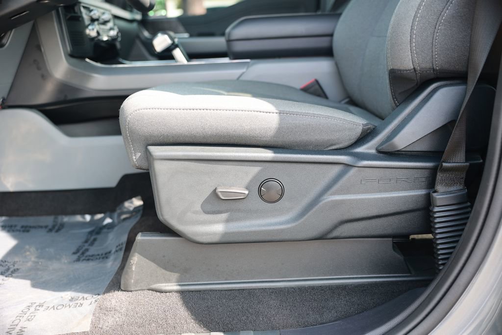 Used 2025 Ford F150 Lightning XLT AWD/4WD image 19