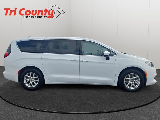 Used 2023 Chrysler Voyager LX FWD image 9