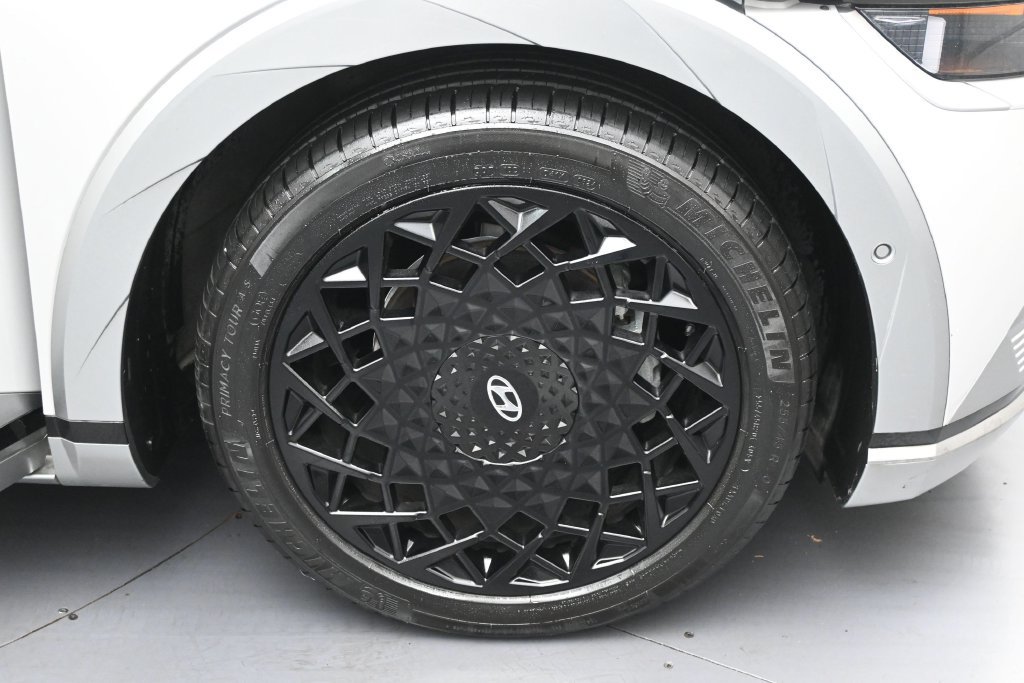 Used 2023 Hyundai Ioniq 5 Limited AWD/4WD image 37