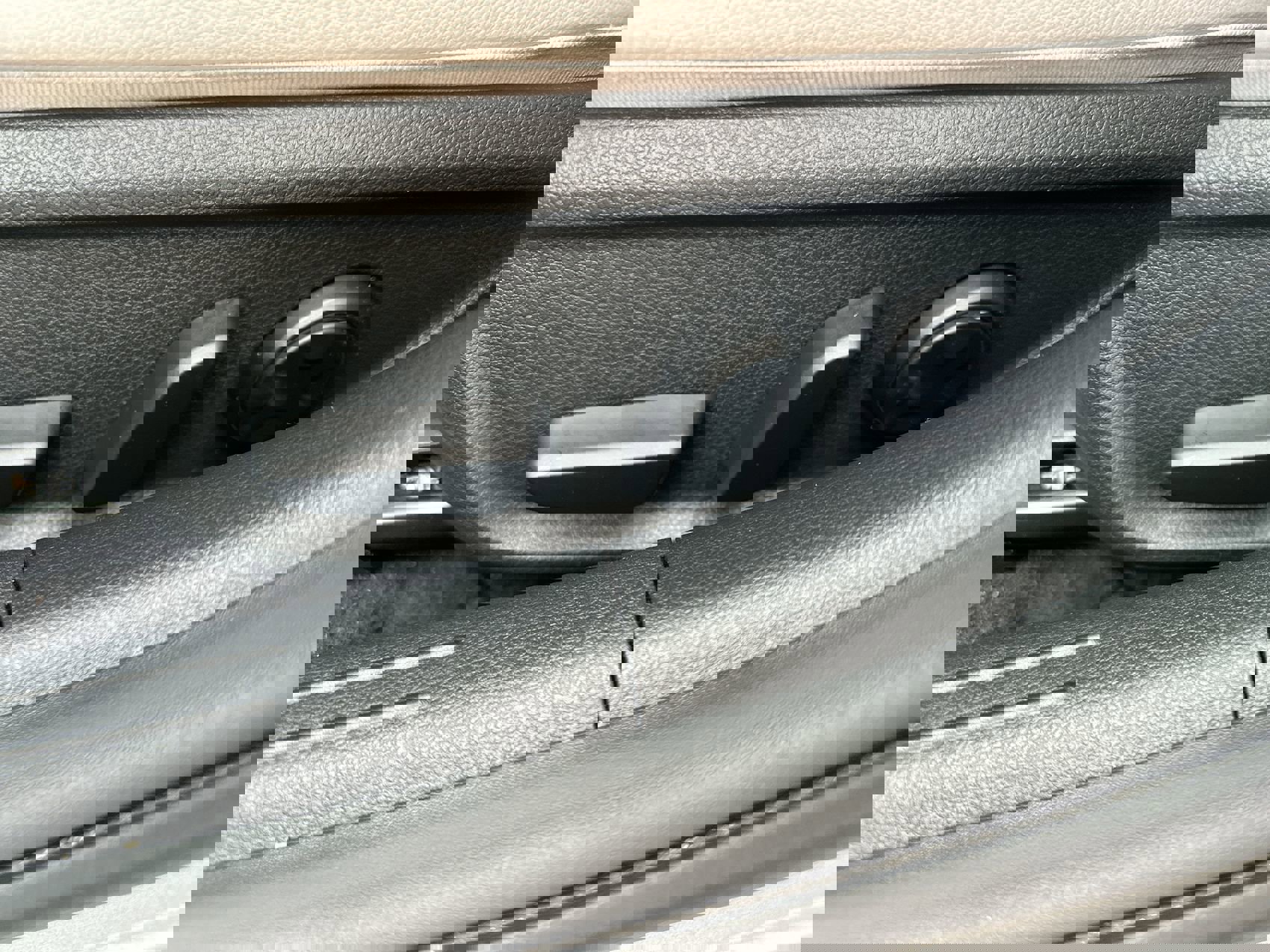 Used 2024 Genesis G70 2.5T image 12