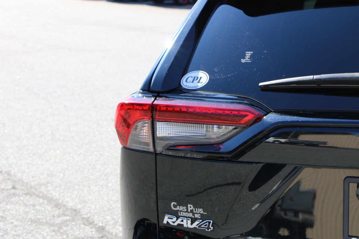 Used 2022 Toyota RAV4 SE AWD/4WD image 6