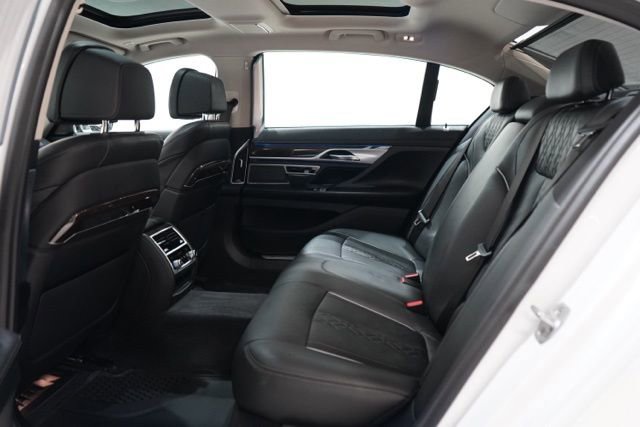 Used 2020 BMW 745e xDrive image 33