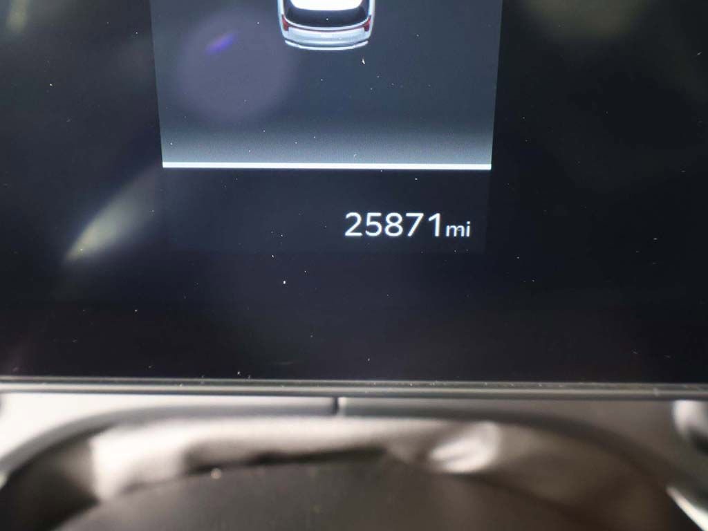 Used 2025 Kia Carnival FWD image 37