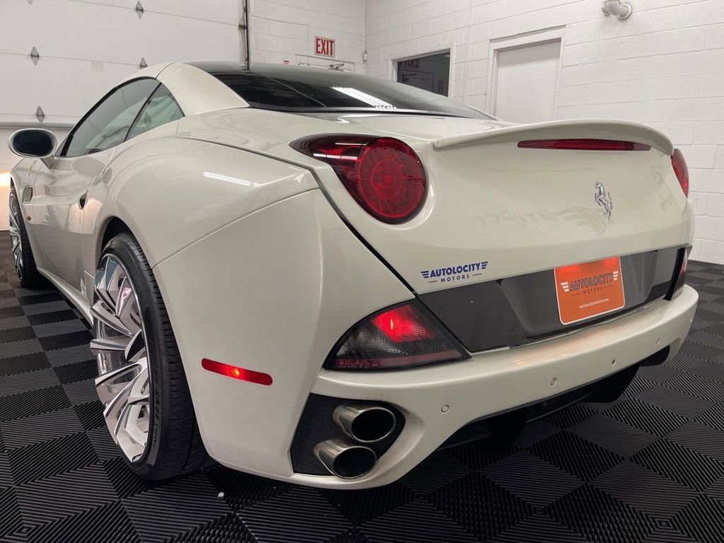 Used 2012 Ferrari California RWD image 8
