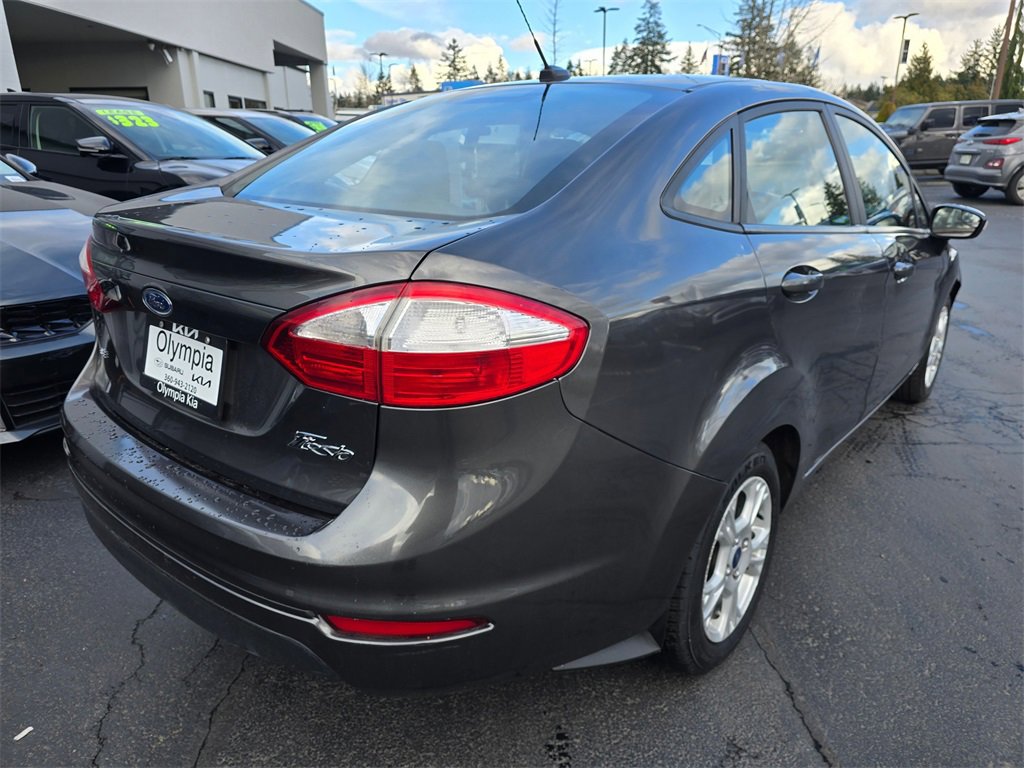 Used 2015 Ford Fiesta SE image 4