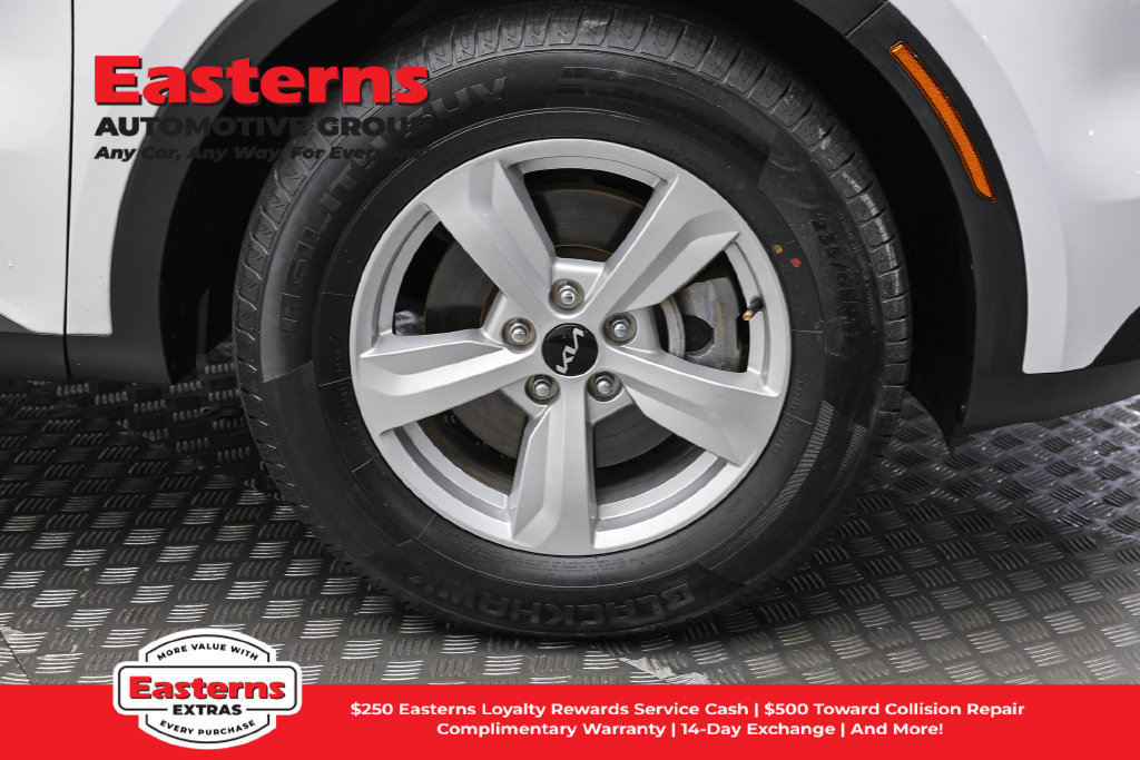 Used 2023 Kia Sorento LX FWD image 30