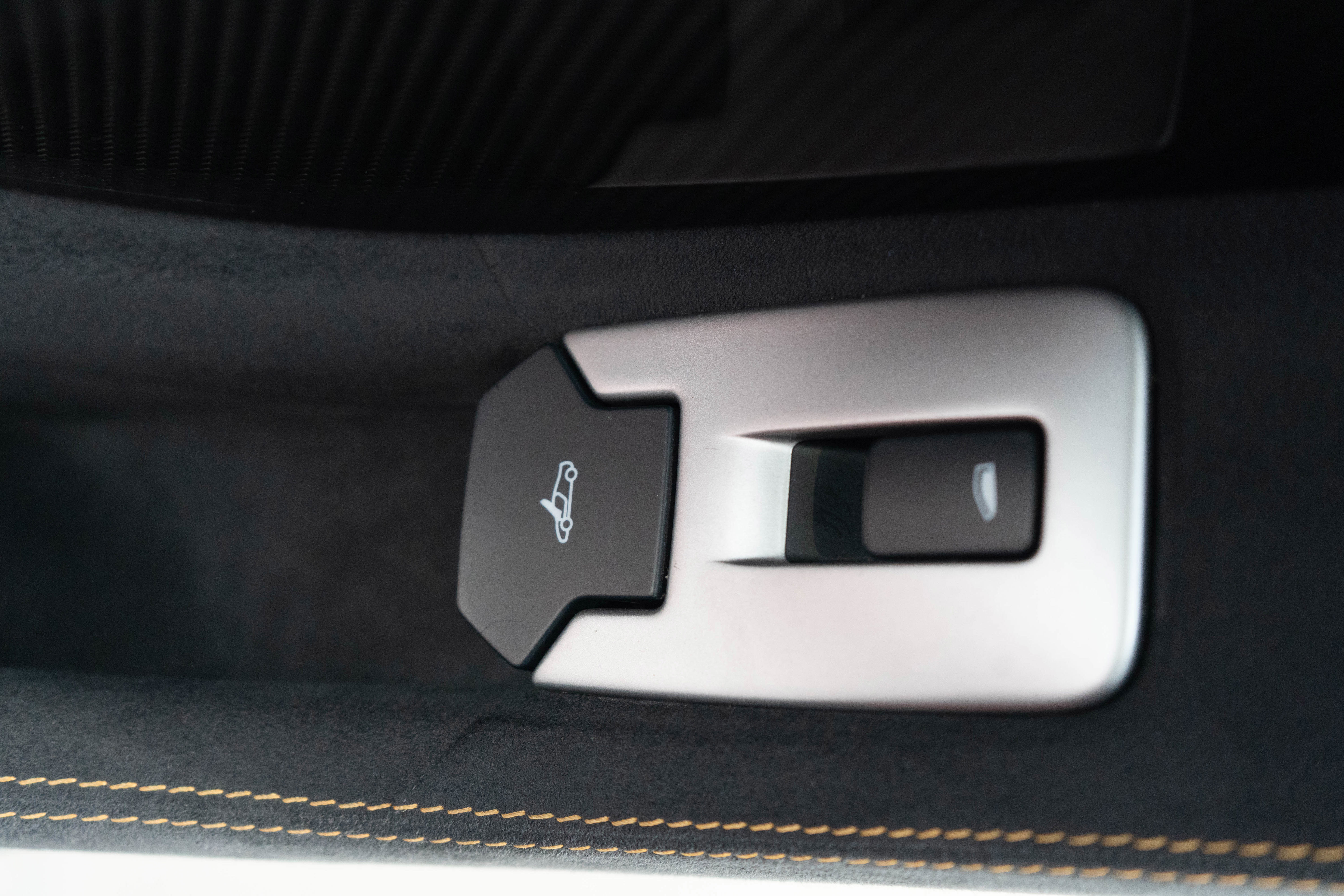 Used 2015 McLaren 650S Spider image 18