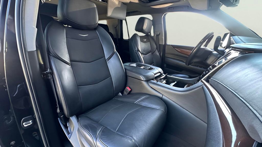 Used 2020 Cadillac Escalade Luxury image 41