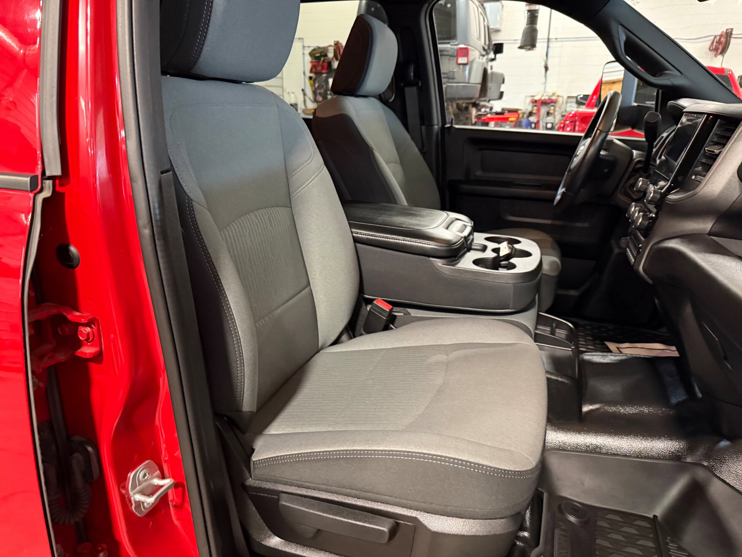 Used 2022 RAM 5500 Tradesman w/ Max Tow Package AWD/4WD image 9