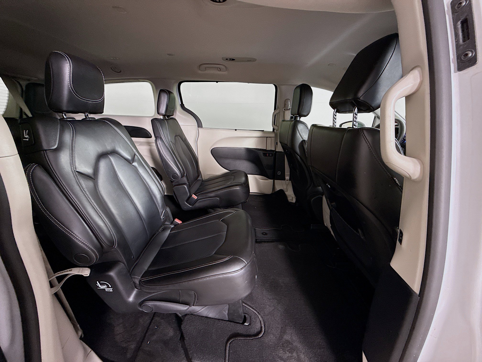 Used 2023 Chrysler Pacifica Touring-L FWD image 35