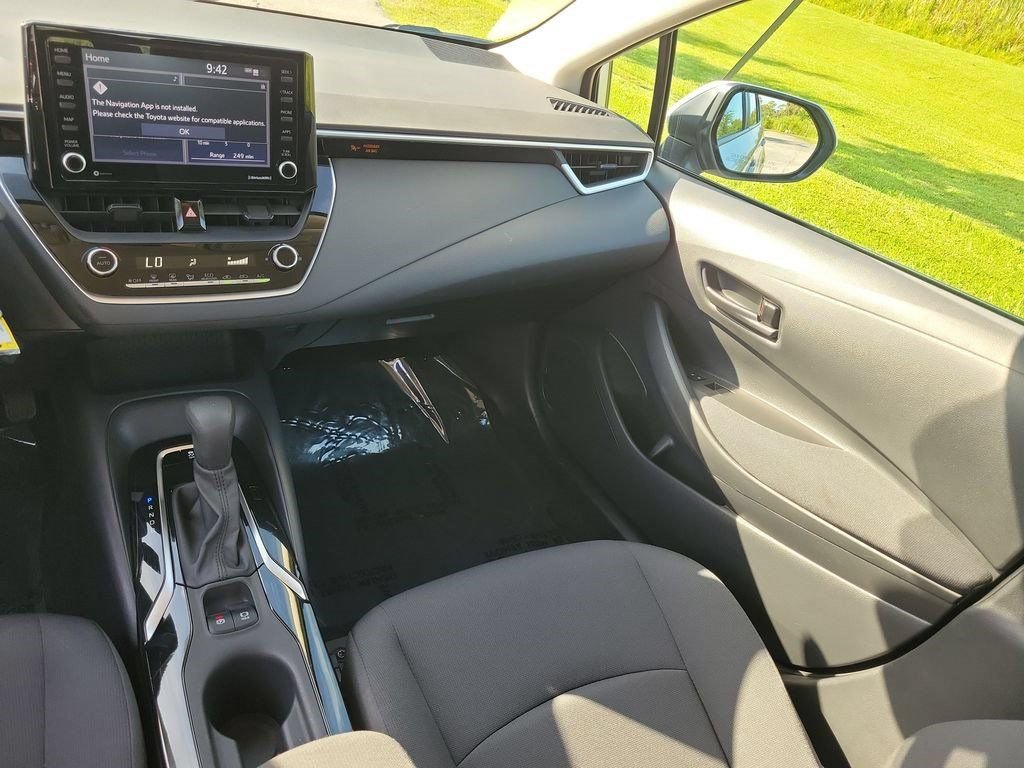 Certified 2022 Toyota Corolla LE FWD image 28