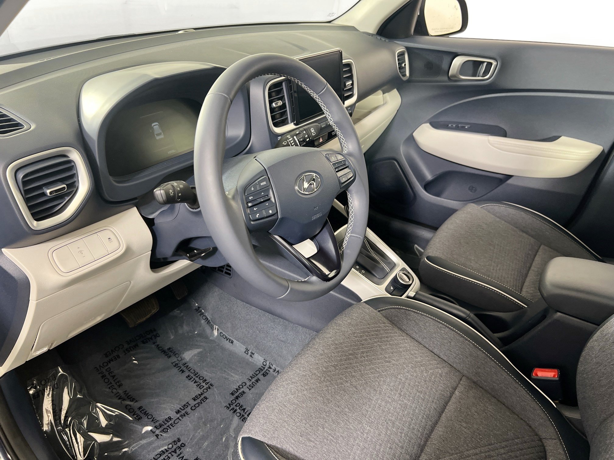 Used 2023 Hyundai Venue Limited FWD image 9