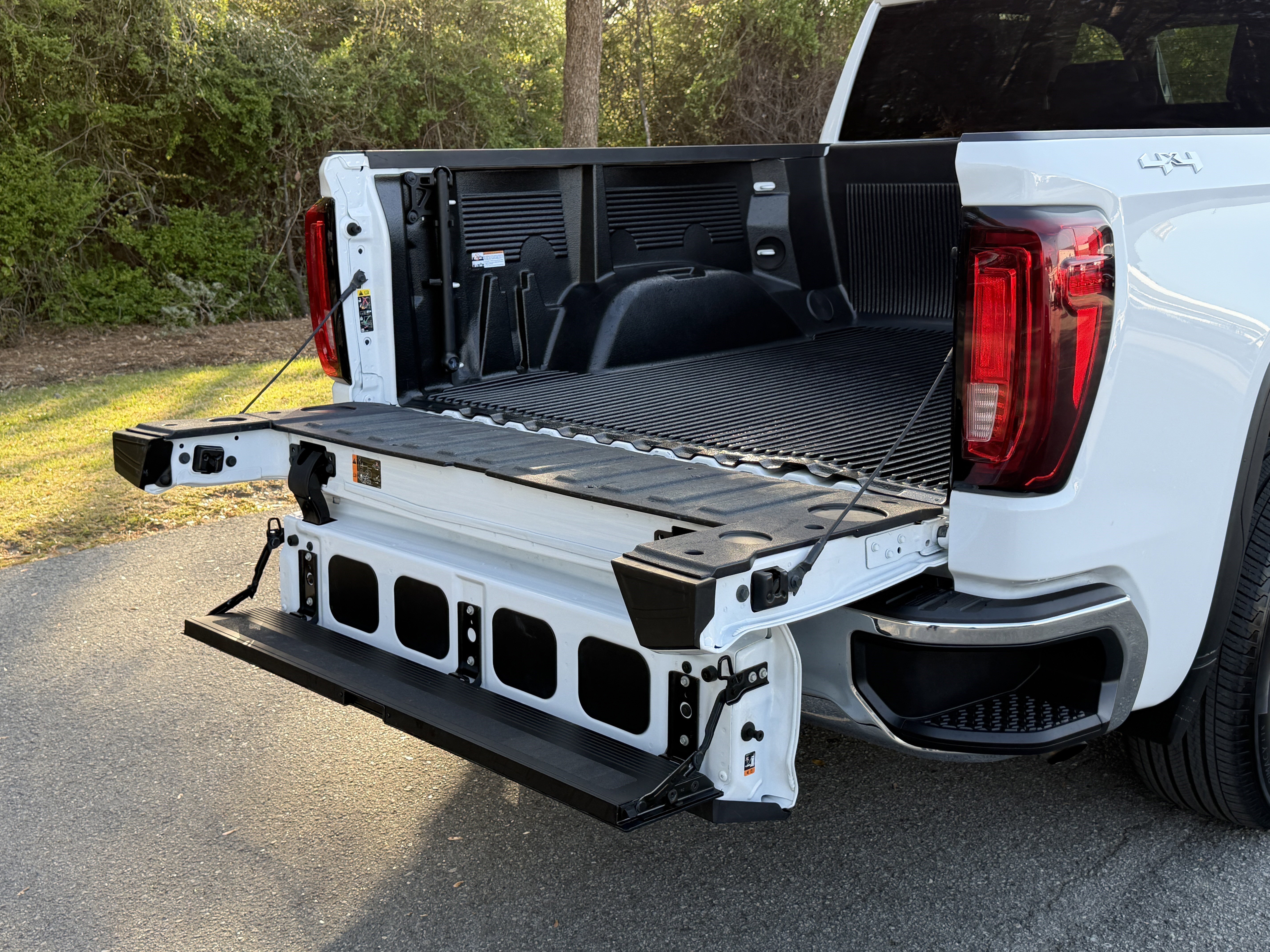 Used 2024 GMC Sierra 1500 SLT AWD/4WD image 10