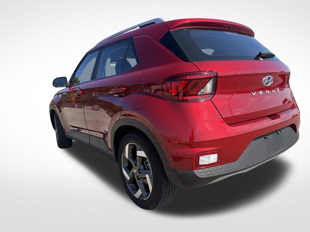 Used 2026 Hyundai Venue SEL FWD image 4