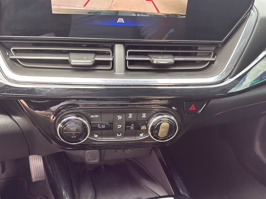 Used 2025 Chevrolet Trax RS w/ Sunroof Package FWD image 7