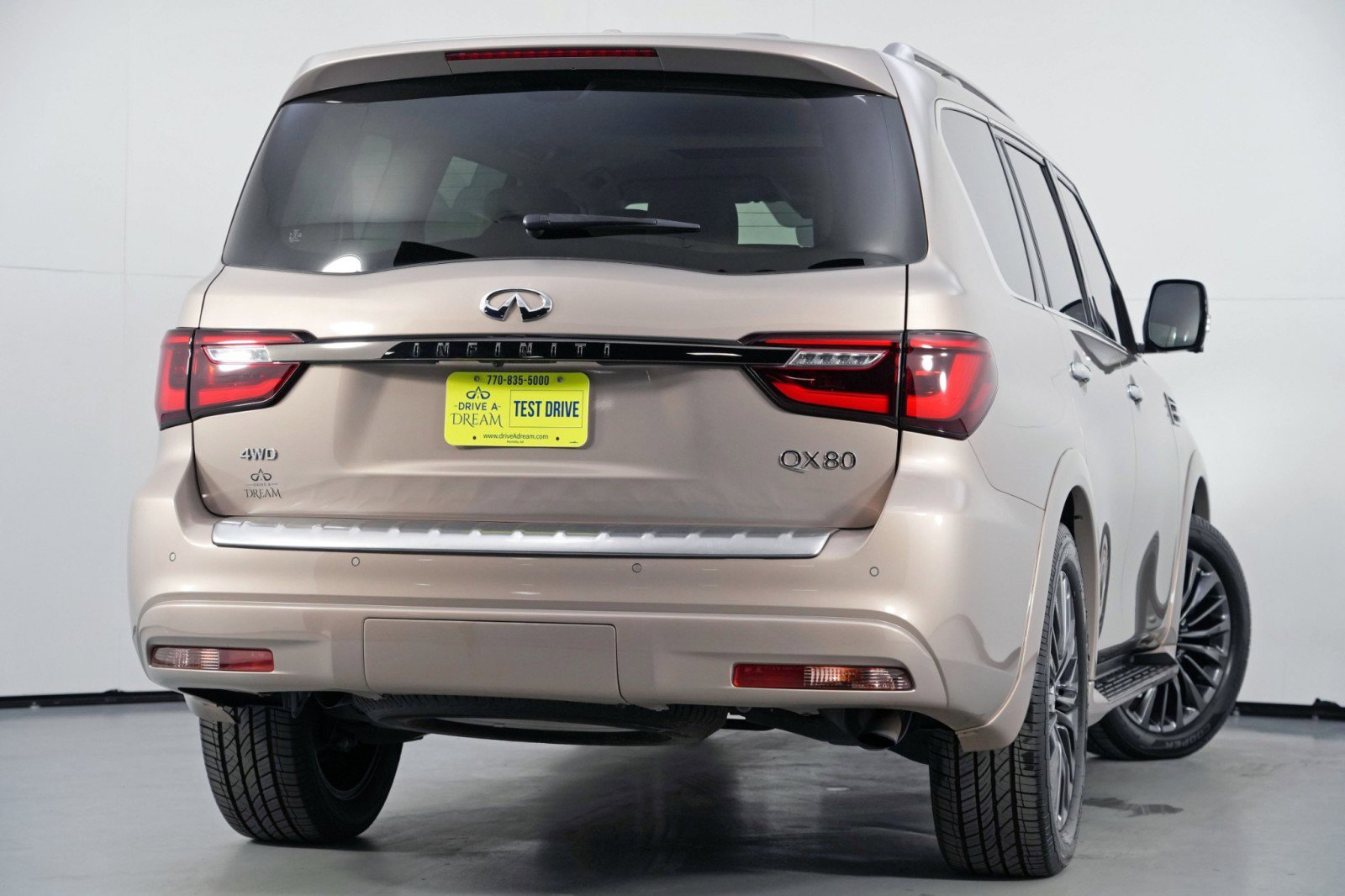 Used 2022 INFINITI QX80 Premium Select w/ Cargo Package AWD/4WD image 5