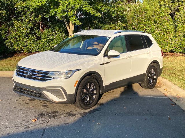 Used 2024 Volkswagen Tiguan SE FWD image 3