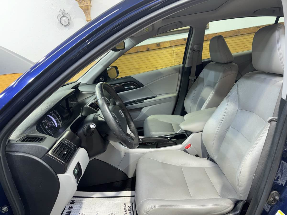 Used 2015 Honda Accord EX-L image 17