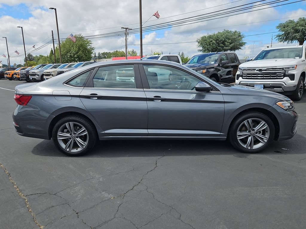 Used 2024 Volkswagen Jetta SE FWD image 7