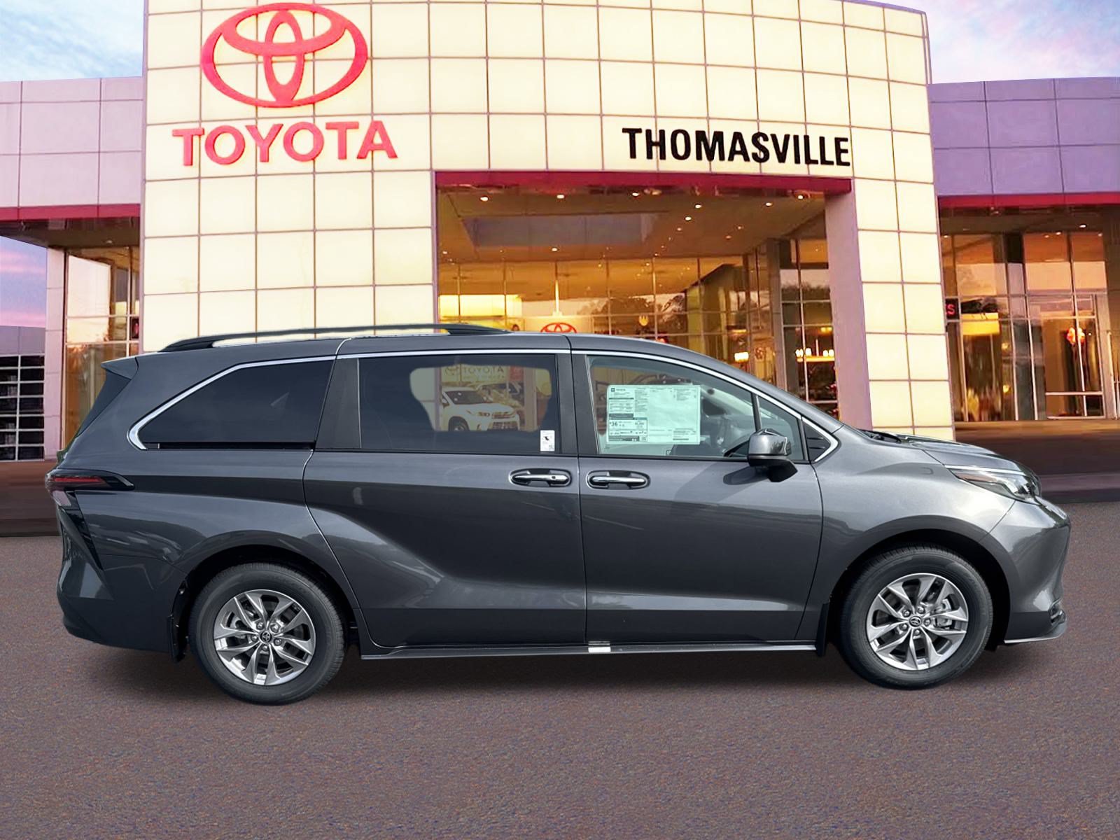 New 2025 Toyota Sienna XLE FWD image 5