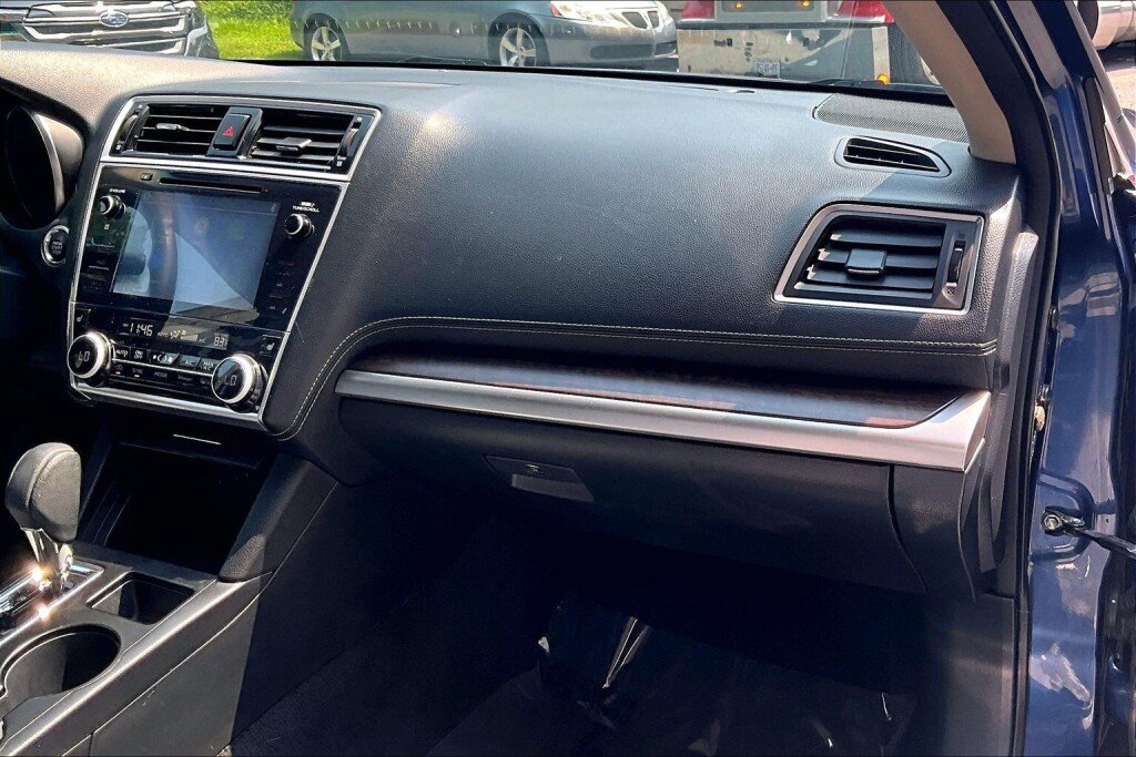 Used 2019 Subaru Outback 2.5i Limited AWD/4WD image 11