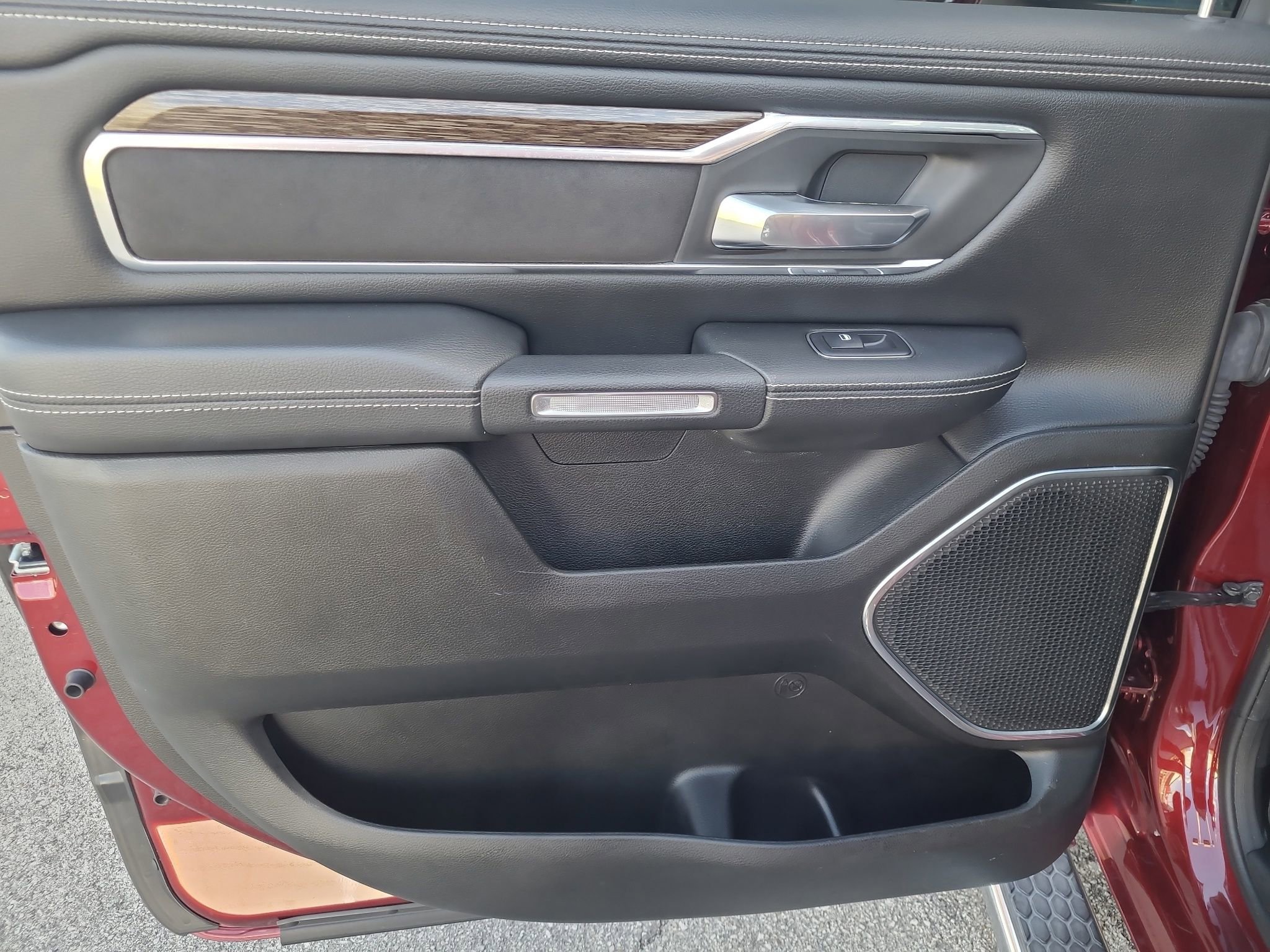 Used 2019 RAM 1500 Laramie image 29