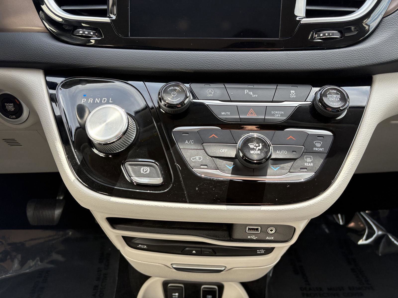 Used 2018 Chrysler Pacifica Touring-L Plus image 15