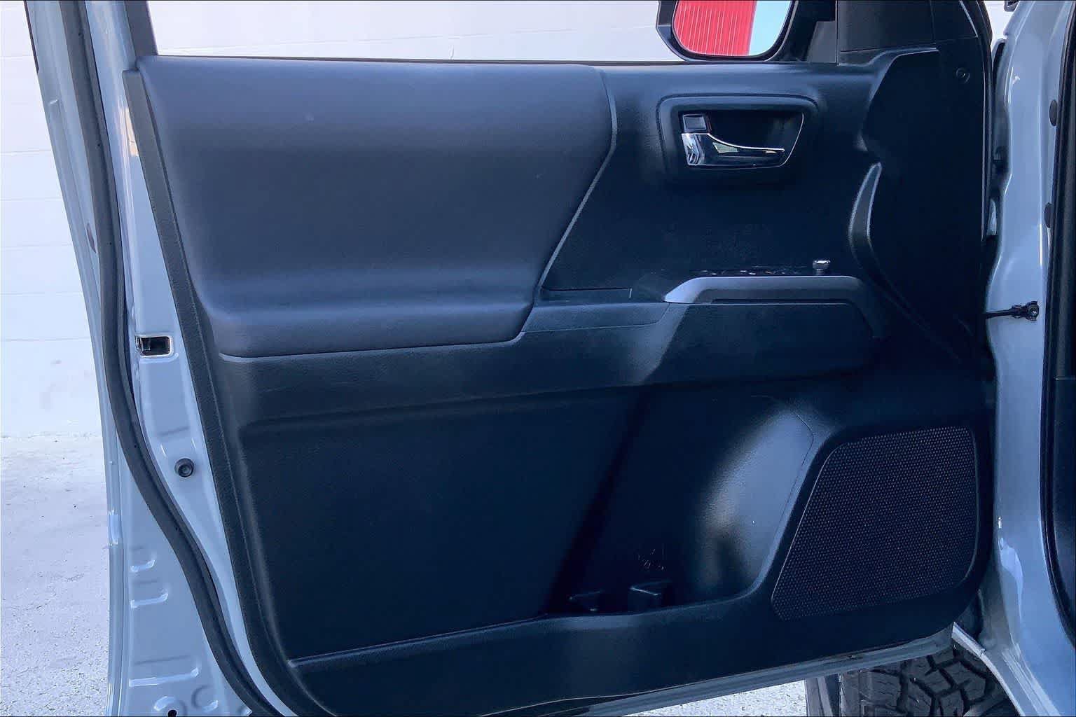 Used 2017 Toyota Tacoma TRD Pro AWD/4WD image 27