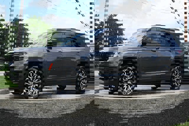 Used 2022 Jeep Grand Cherokee L Laredo