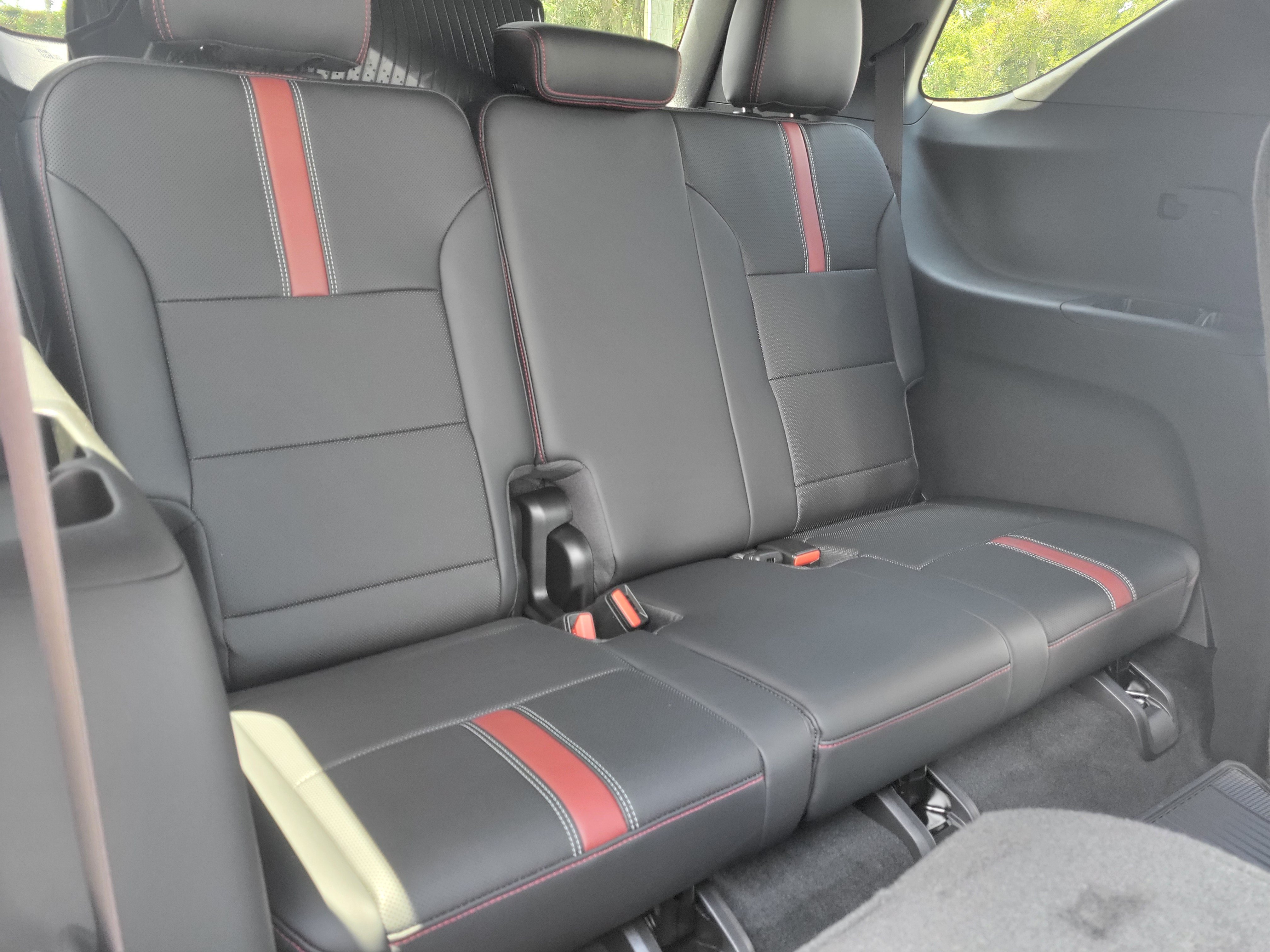 New 2027 Chevrolet Traverse RS w/ LPO, Floor Liner Package FWD image 35