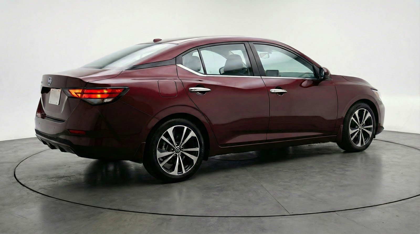 Used 2025 Nissan Sentra SV FWD image 9