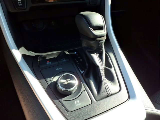 Used 2022 Toyota RAV4 LE AWD/4WD image 19