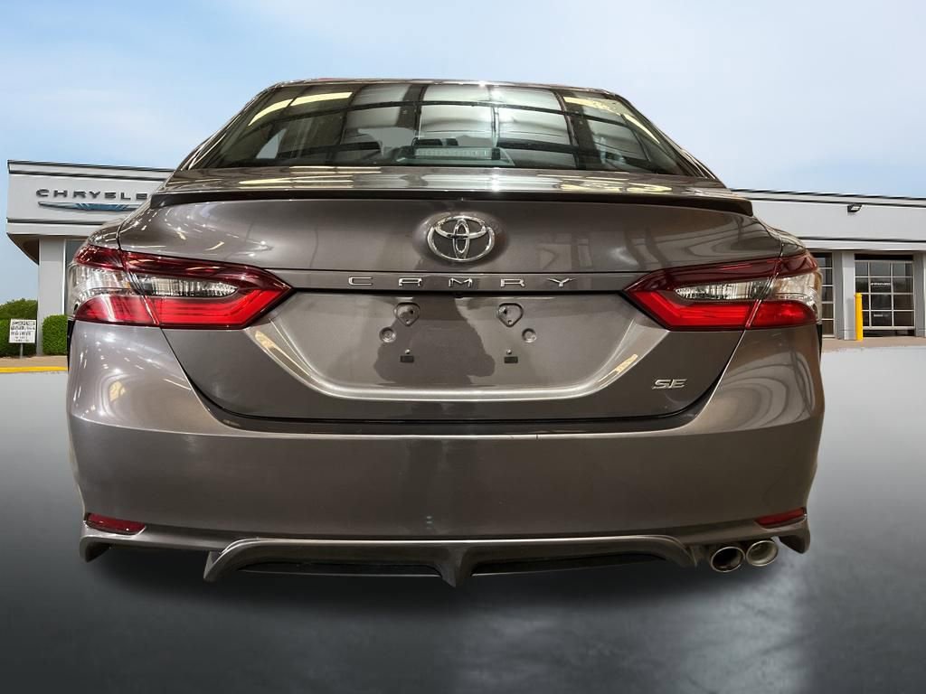 Used 2024 Toyota Camry SE image 4