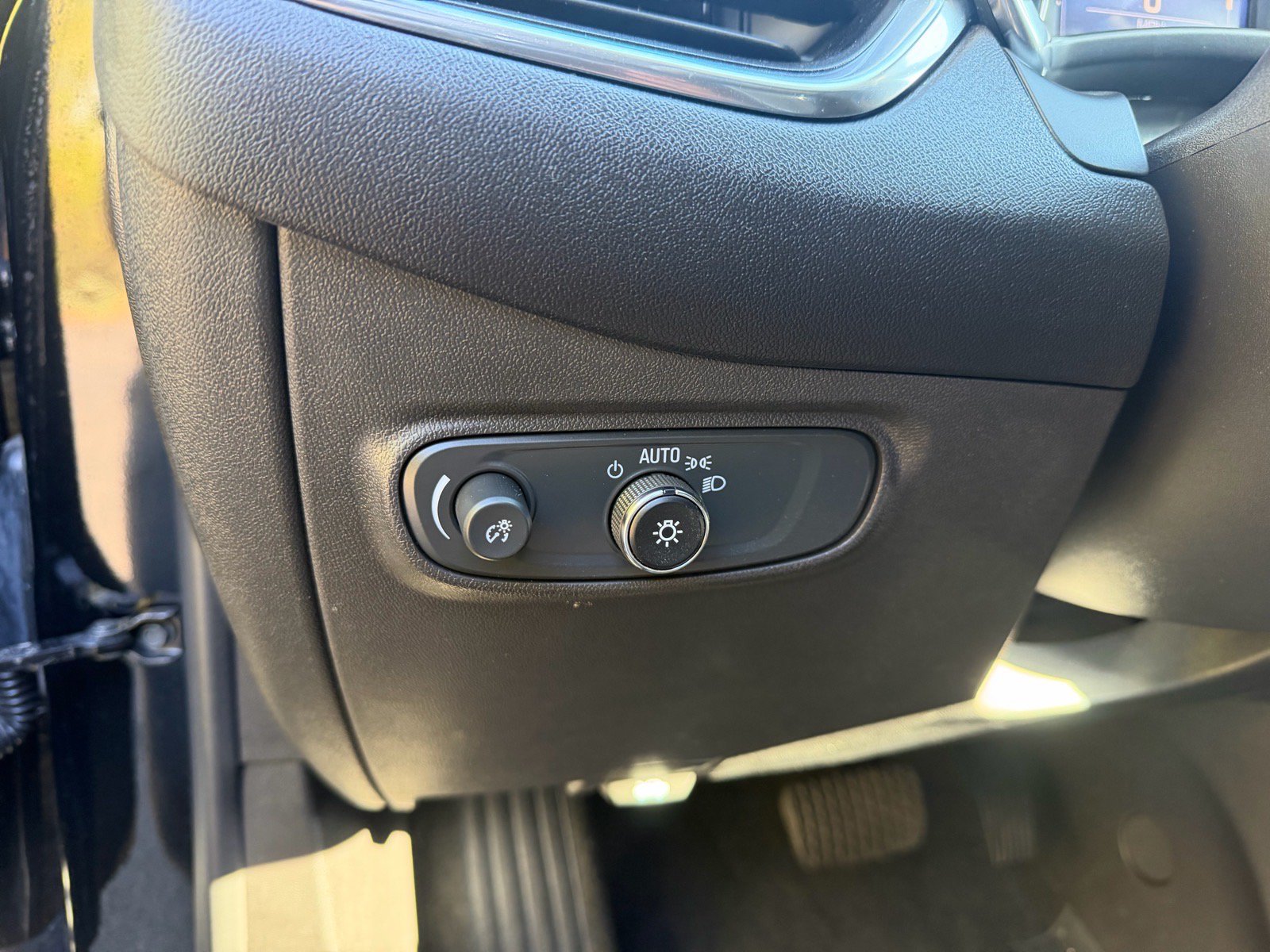 Used 2024 Chevrolet Equinox LT w/ LPO, Floor Liner Package FWD image 21