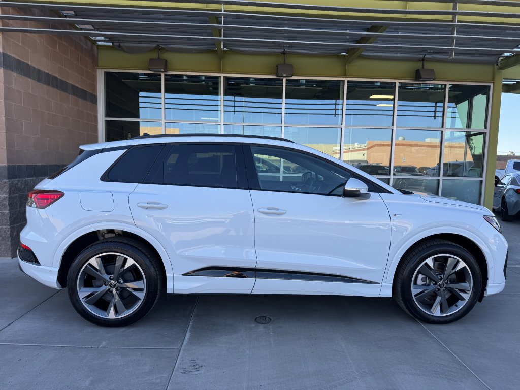 Used 2023 Audi Q4 e-tron Prestige w/ Black Optic Package image 9