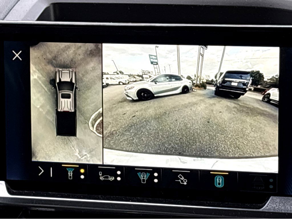 Used 2024 Chevrolet Silverado 2500 High Country w/ Technology Package image 34