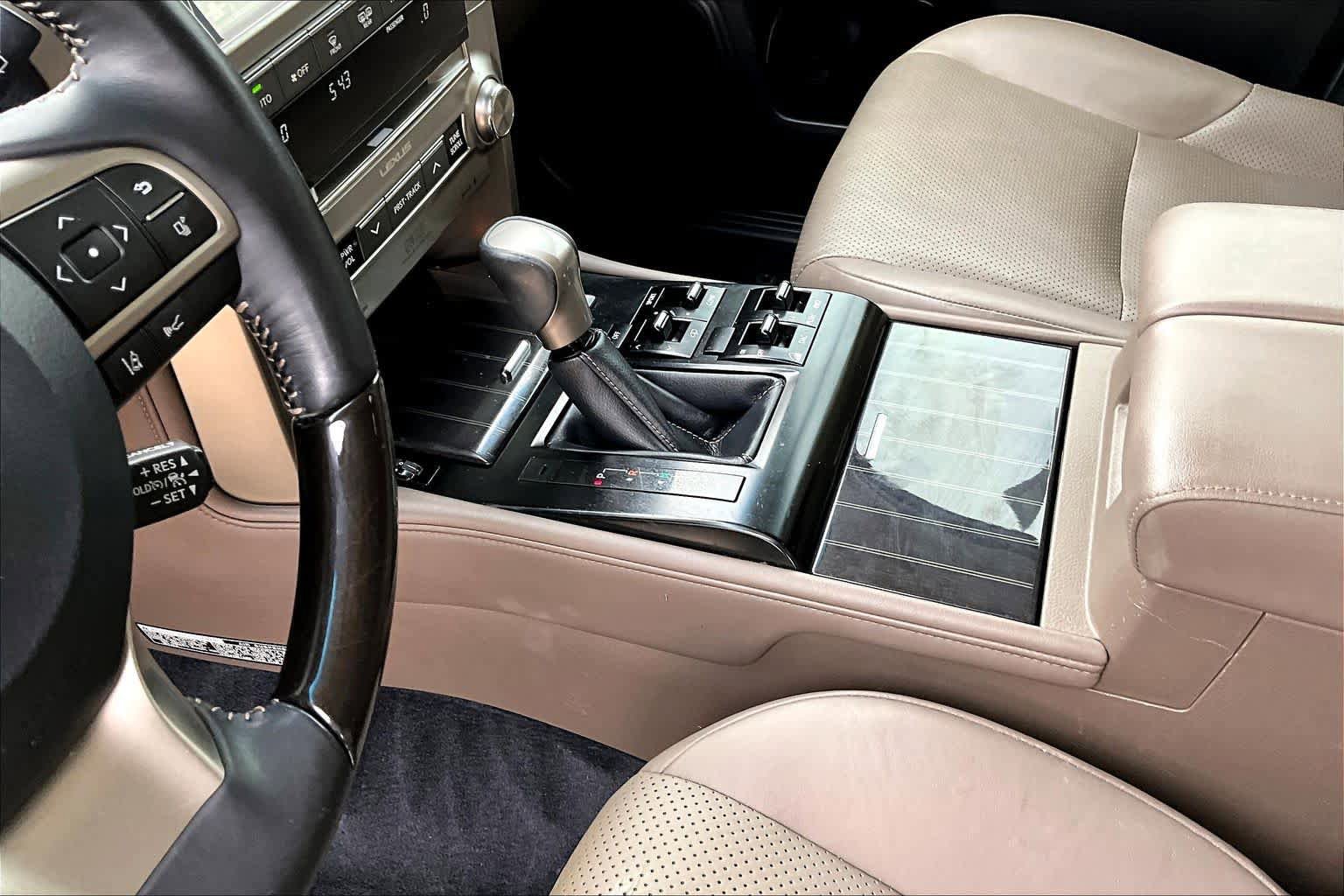 Used 2021 Lexus GX 460 Luxury w/ Accessory Package AWD/4WD image 17