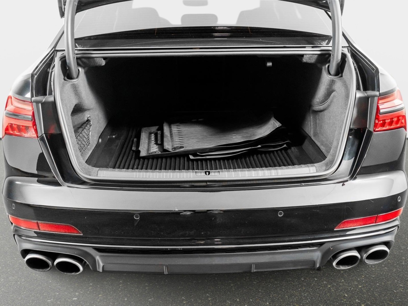 Used 2023 Audi S6 Prestige w/ Prestige Package image 56