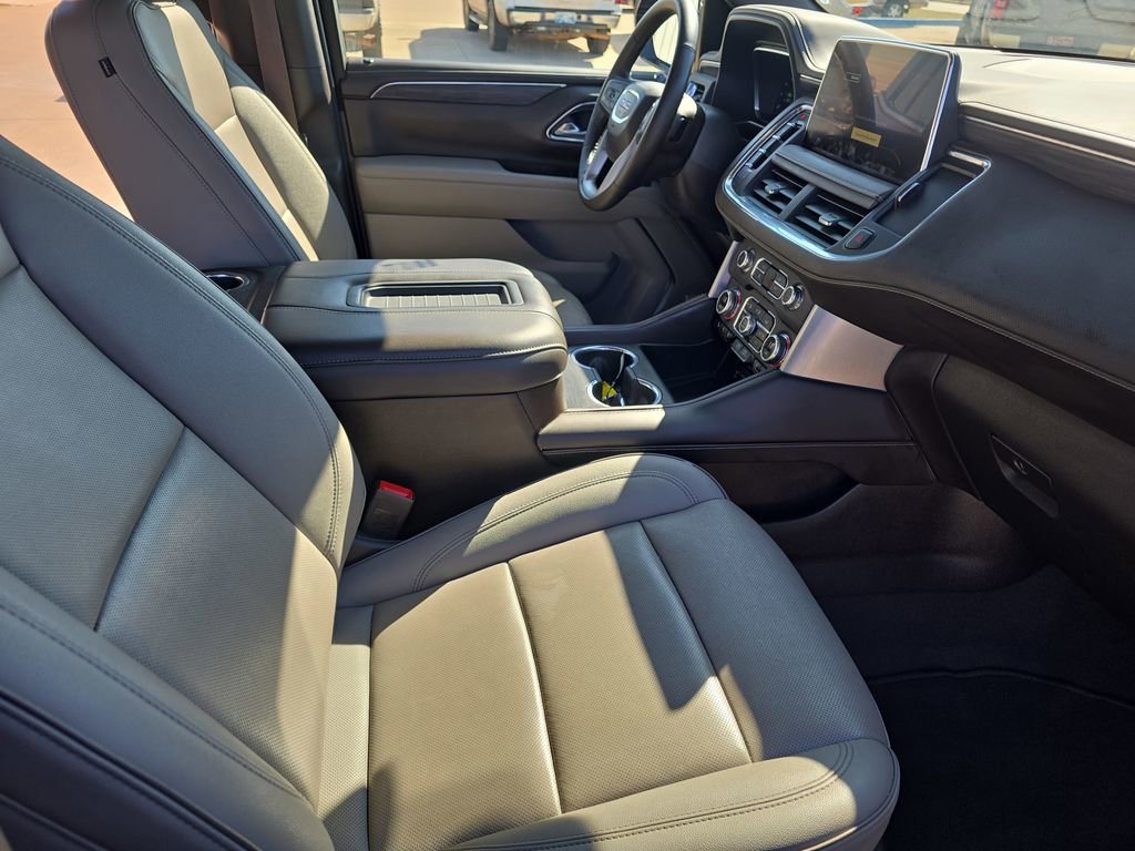 Used 2023 GMC Yukon SLT w/ SLT Premium Package image 10