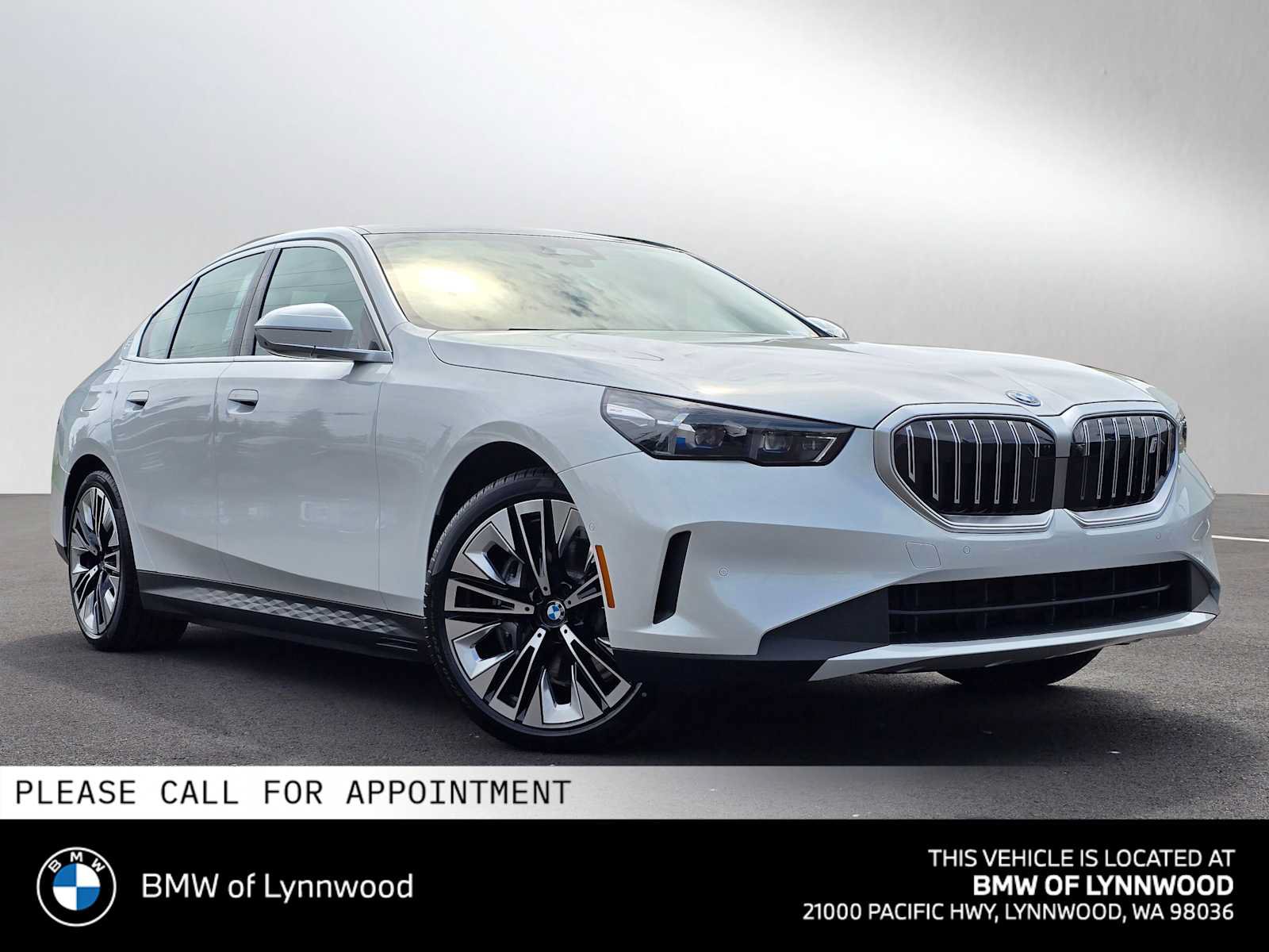 Used 2026 BMW i5 eDrive40 w/ Executive Package RWD image 1